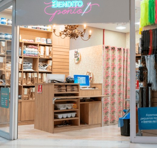 Fachada de uma loja Bendito Ponto em shopping